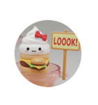 ハンバーガーを食べるケーキちゃん(丸型)（個別スタンプ：7）