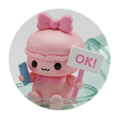 [LINEスタンプ] スマホを使っているマカロンちゃん(丸型) 